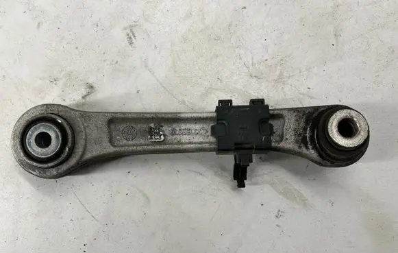 Maserati Ghibli Rear control arm 670035979