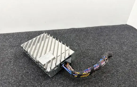 BMW 1 F20 F21 Sound amplifier 6846905 B100B0JS022213 JS022213