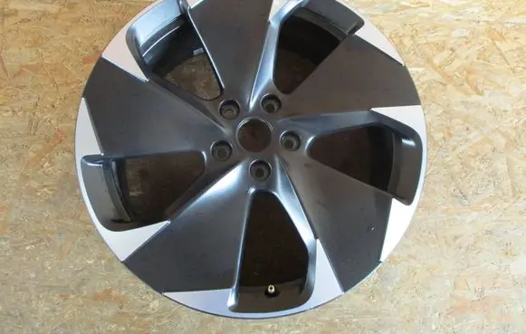 R20 alloy rim