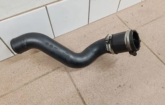 Nissan Note (E11) Intercooler hose/pipe 