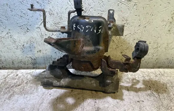 Toyota Avensis T270 Engine mount bracket