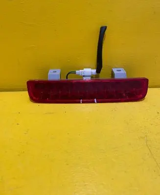 Third/center stoplight