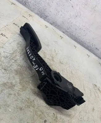 Mercedes-Benz CLA C117 X117 W117 Accelerator throttle pedal A2463001604