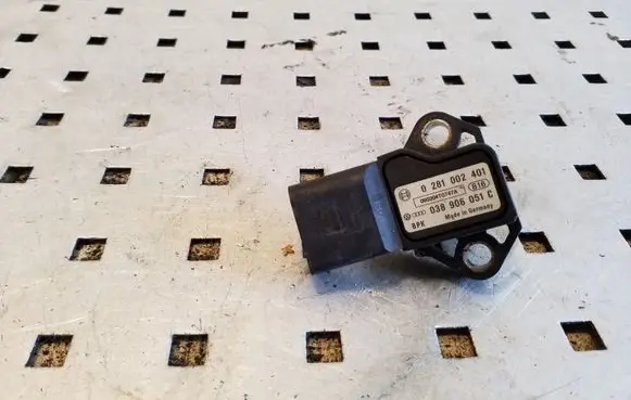 Volkswagen Scirocco Air pressure sensor 038906051C