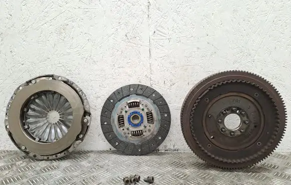 Opel Combo D Clutch set kit 55201525 584712 584713