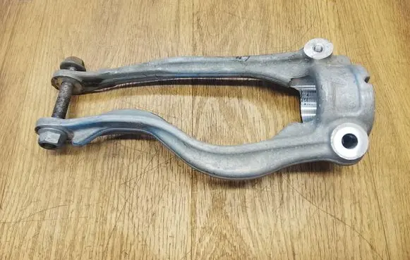 Porsche Macan (95B) Lower shock absorber bracket 95B413037C
