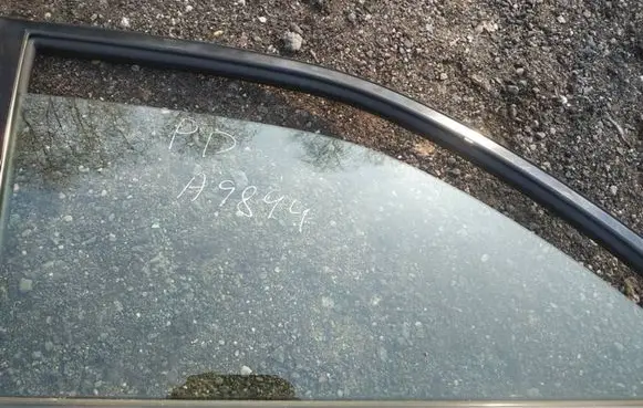 Nissan X-Trail T30 Front door window glass four-door as2