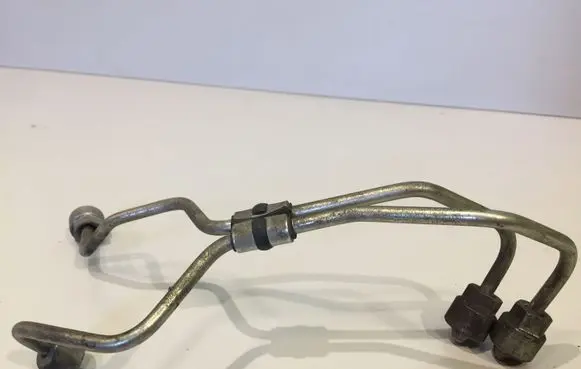 Volvo XC60 Fuel injector supply line/pipe 