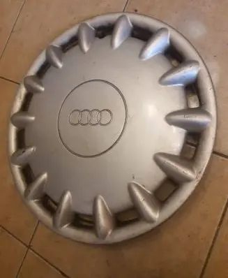 Audi A6 S6 C5 4B R15 wheel hub/cap/trim 8D0601147B