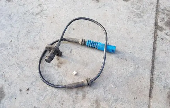 BMW 5 E39 ABS brake wheel speed sensor 