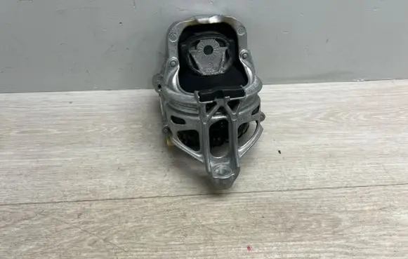 Porsche Cayenne (9Y0 9Y3) Engine mount bracket 4M0199372FM 21052019 PAB19937210