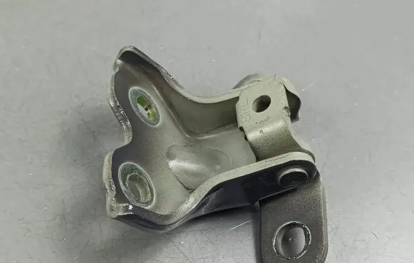 KIA Stonic Front door lower hinge 