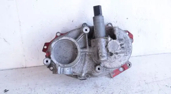 Volkswagen PASSAT B6 Timing belt guard (cover) 06F103530N 06F109257B