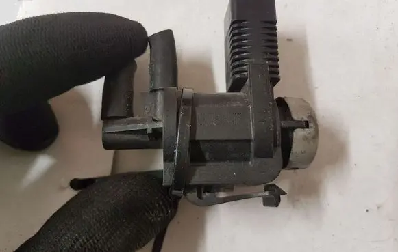 Audi A4 S4 B6 8E 8H Turbo solenoid valve 1J0906283C