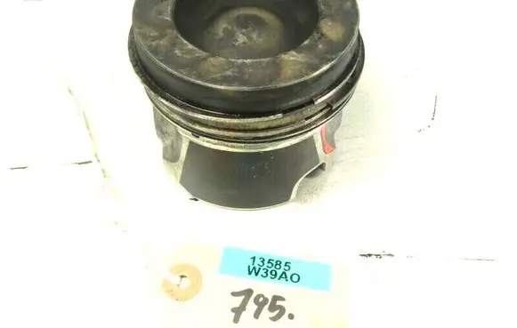 Volkswagen PASSAT B7 Piston 03L107065S 03L107065AG