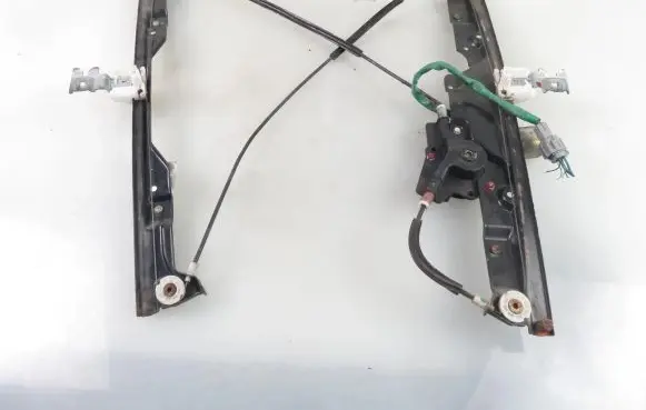 Nissan Quest Front door window regulator with motor