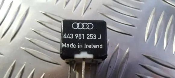 Volkswagen PASSAT B5 Other relay 443951253J 899511000