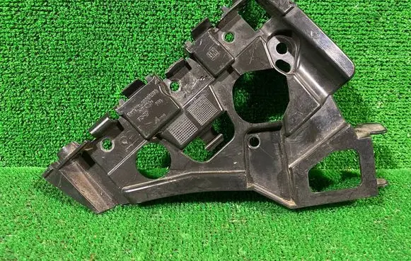 Opel Astra J Front bumper mounting bracket 13368873
