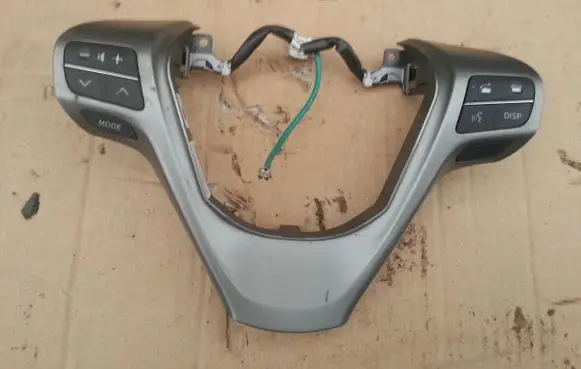 Toyota Avensis T270 Steering wheel buttons/switches 
