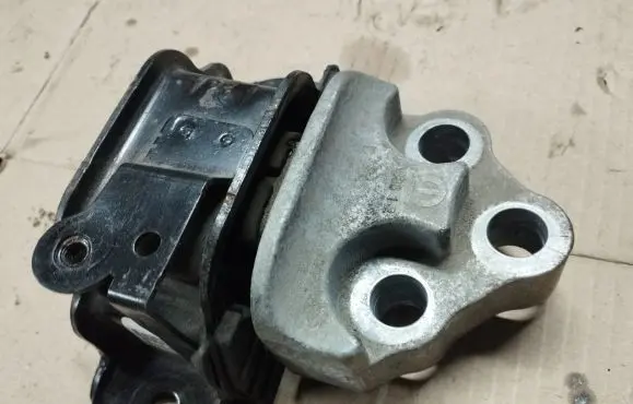 Jeep Renegade Engine mount bracket 0051938550