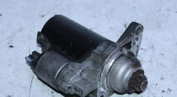 Volkswagen PASSAT B6 Starter motor 02Z911023F