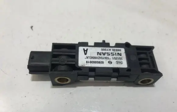 Nissan Primera Airbag deployment crash/impact sensor 0285003019 98830ay000