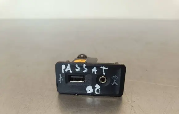 Volkswagen PASSAT B8 AUX in-socket connector 5G0035222H