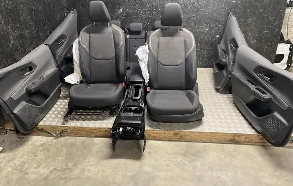 Toyota Prius (XV60) Seat set 