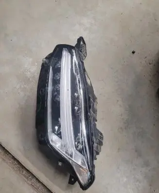 Volvo XC90 Headlight/headlamp 89910617 31677044 31677039