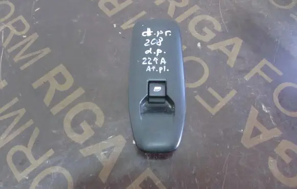 Peugeot 208 Electric window control switch 96751118ZD02 96751118ZD