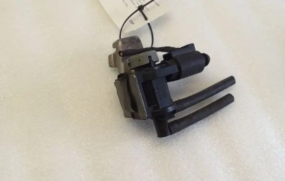Audi A1 Turbo solenoid valve 1K0906283A