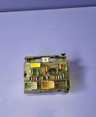 Peugeot 207 Fuse module 9661086980