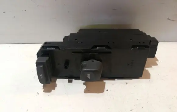 Volvo V70 Electric window control switch 30658117