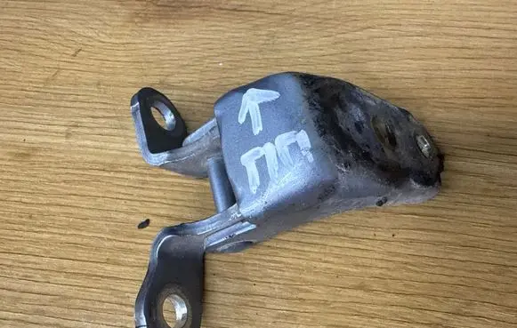 Honda Civic Front door upper hinge