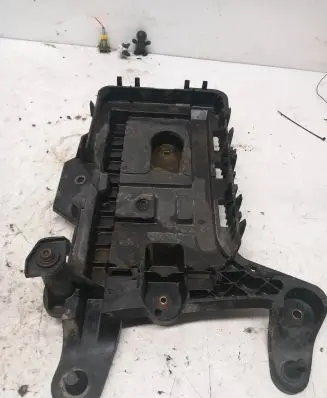 Battery box tray