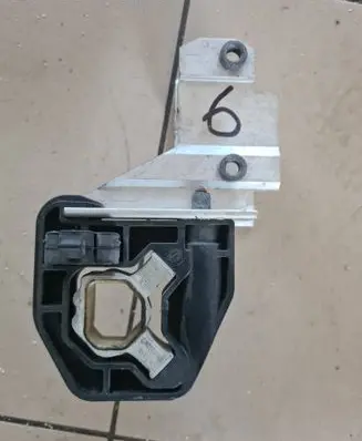 BMW 2 F22 F23 Radiator mount bracket 8620733