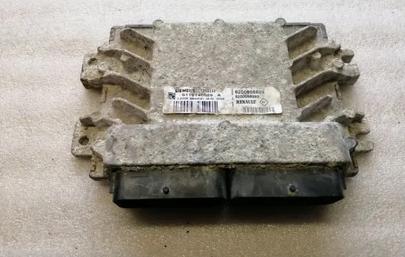 Dacia Sandero Engine control unit/module 8200598393 8200856659 S110140025A