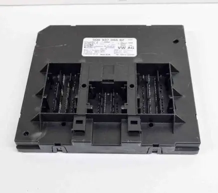 Volkswagen PASSAT B8 Central body control module F005V01812 5Q0937086BF