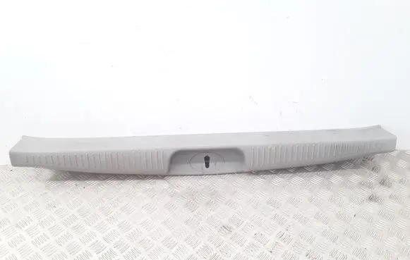 Trunk/boot sill cover protection