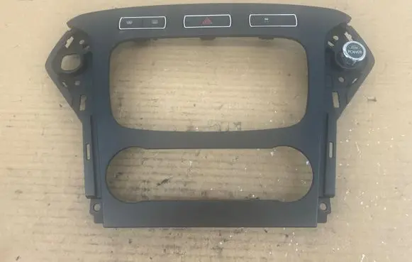 Ford Mondeo MK IV Radio/GPS head unit trim BS7118522 3100565B