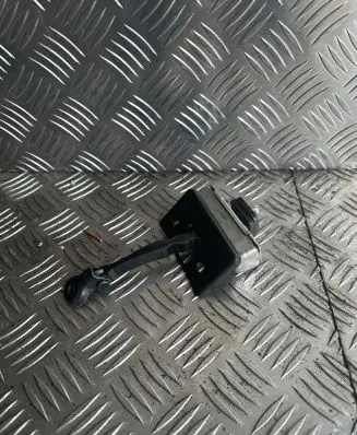 Toyota Avensis T270 Front door check strap stopper
