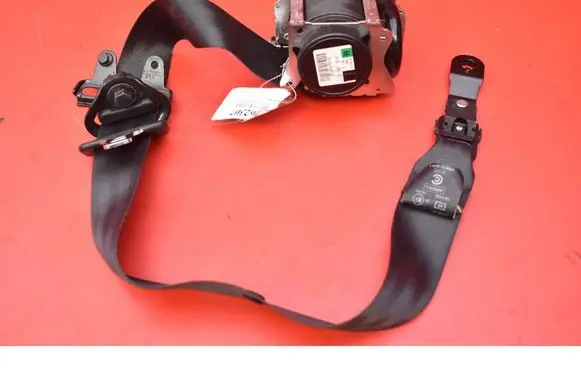Volvo V40 Front seatbelt 31390454