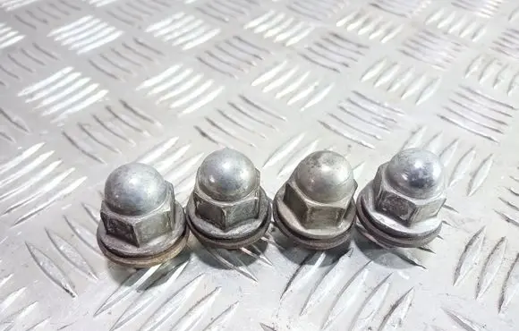 Mitsubishi Lancer VIII Nuts/bolts 