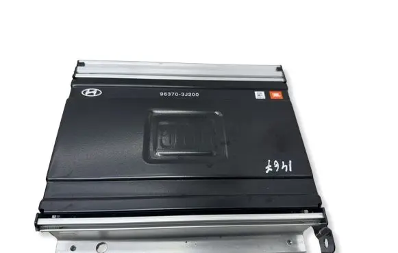 Hyundai ix 55 Sound amplifier 963703J200