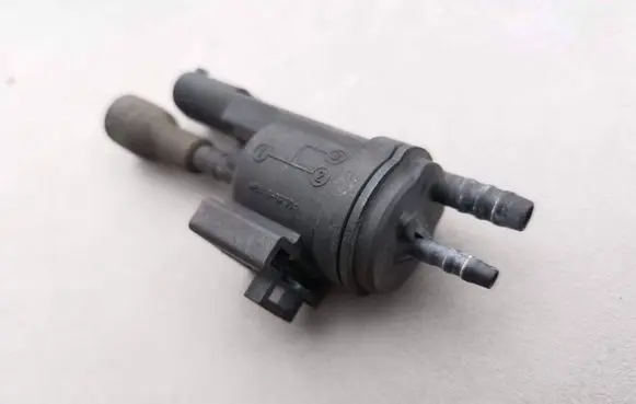 Mercedes-Benz C W203 Valve vacuum 0025401497 48B43625B00