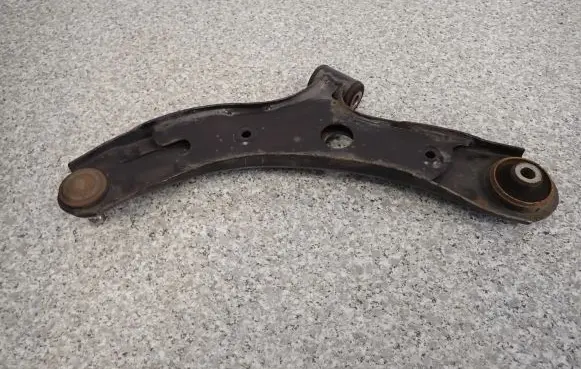 Suzuki Swift I Rear suspension control arm 