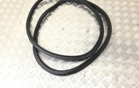 Porsche Macan (95B) Front door rubber seal 95B931721