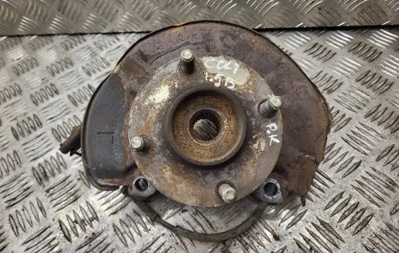 Mitsubishi Colt Front wheel hub