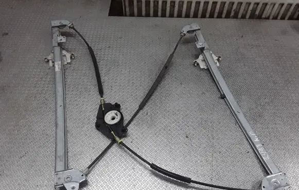 Peugeot 807 Front window lifting mechanism without motor