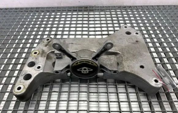 BMW 5 G30 G31 G38 Gearbox mount 6861580